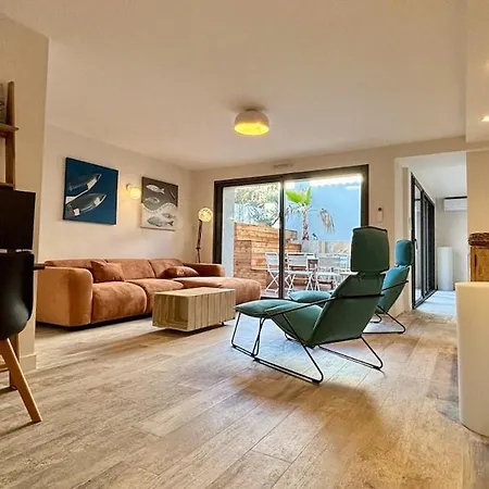Stylish House In For Quiet Groups