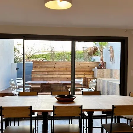 Stylish House In For Quiet Groups Villa