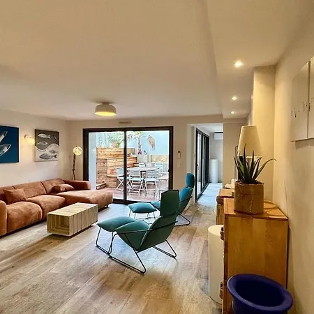 Stylish House In For Quiet Groups Sète